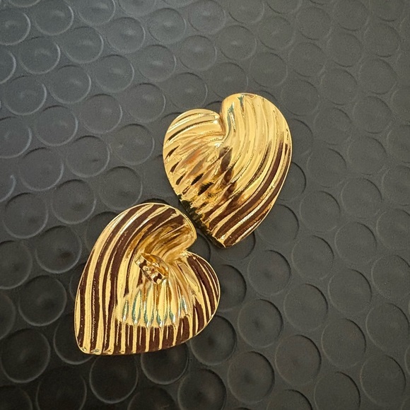 COPY - Gold Heart Earrings - Picture 3 of 6